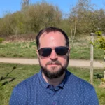 Ảnh chân dung chụp dưới ánh nắng không bật chế độ chân dung