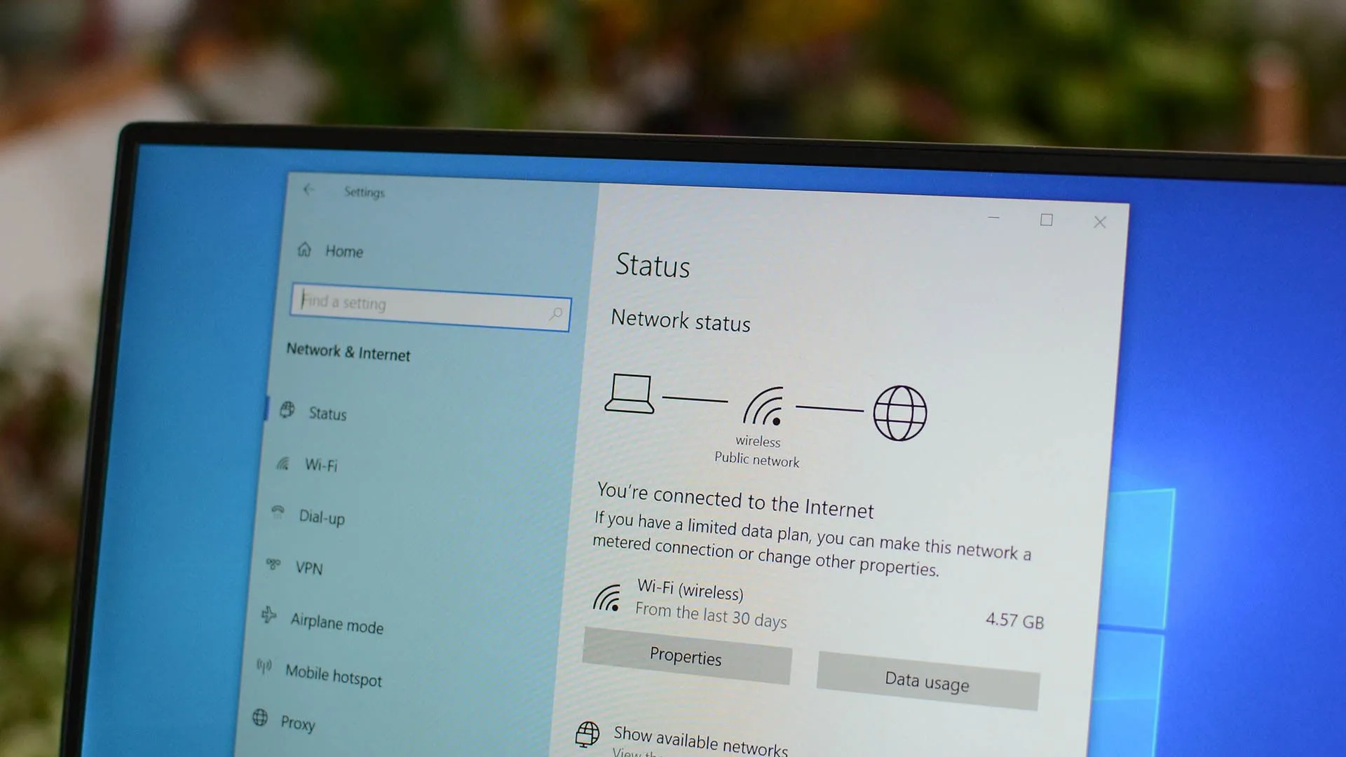Ảnh chụp màn hình giao diện thuộc tính trạng thái mạng trong cài đặt Windows, minh họa cài đặt kết nối mạng