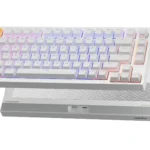 Bàn phím cơ Lemokey P1 HE màu trắng với đèn RGB rực rỡ và núm xoay điều khiển âm lượng.