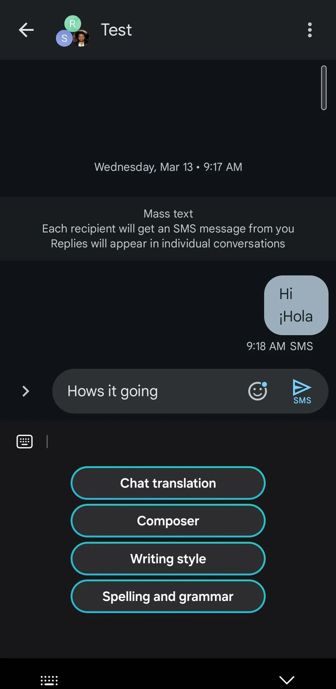Bàn phím Samsung hiển thị tính năng Chat Assist, hỗ trợ kiểm tra ngữ pháp và tạo văn bản AI.