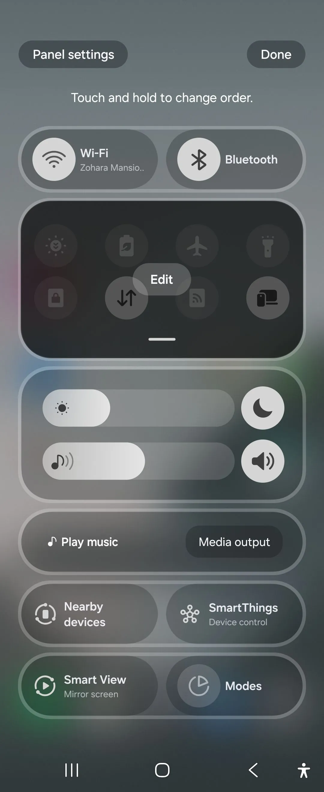 Bảng cài đặt nhanh (Quick Settings) mới được phân tách trên Galaxy Z Flip 6 với One UI 7