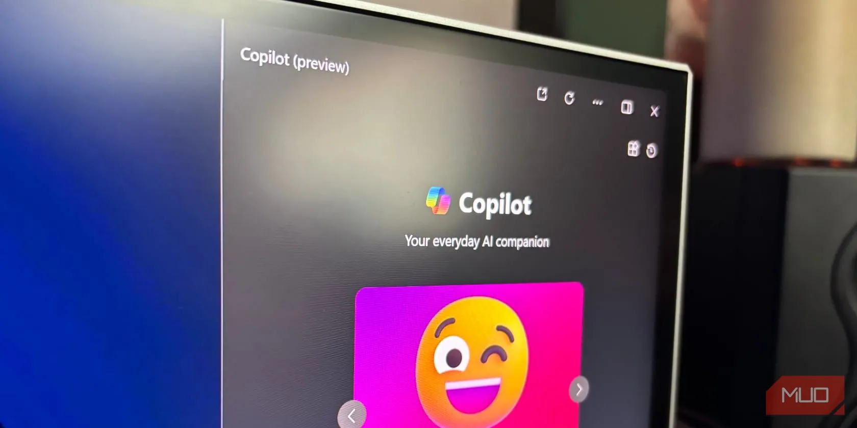 Biểu tượng Copilot AI trên thanh tác vụ Windows 11