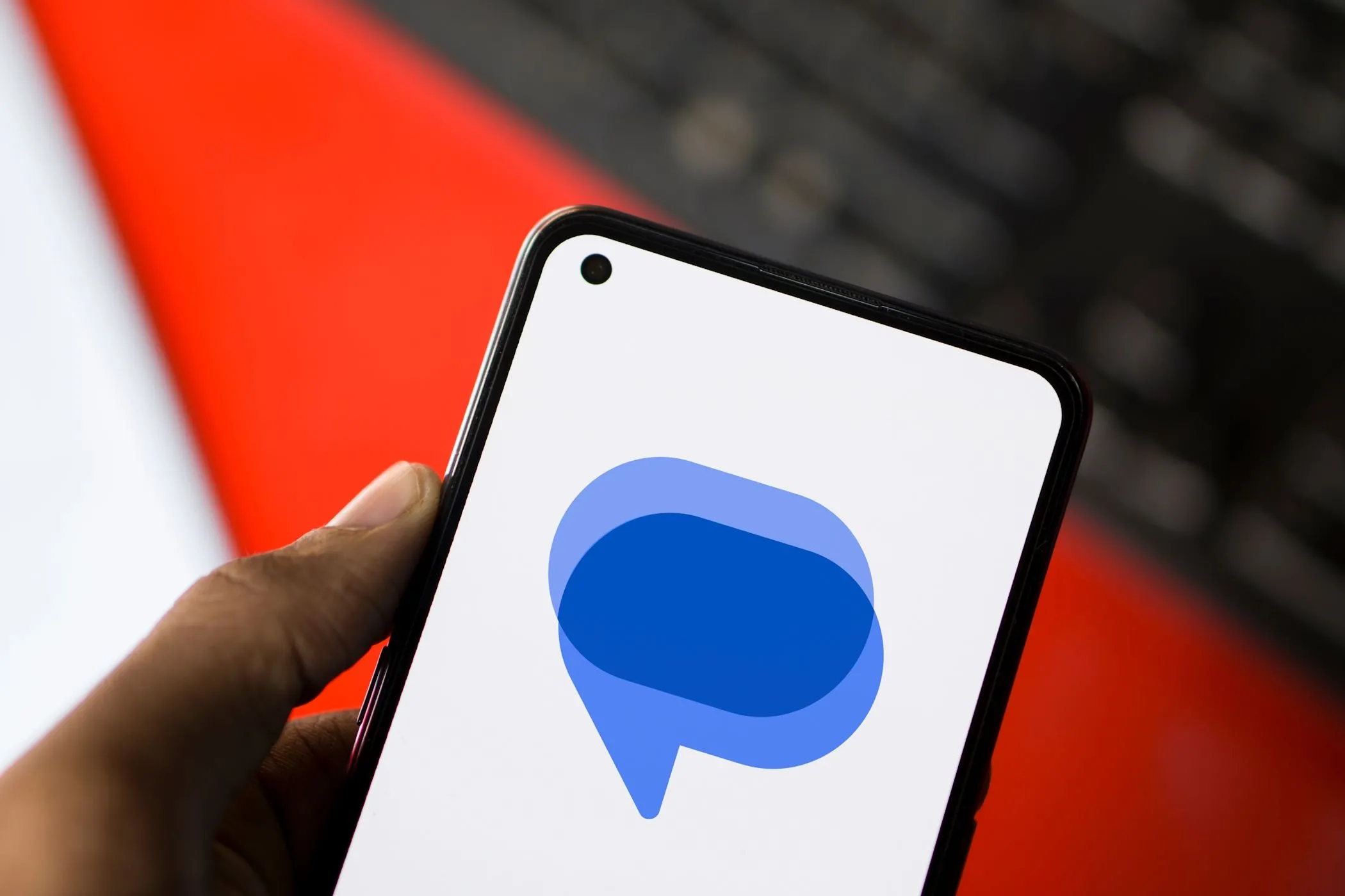 Biểu tượng Google Messages trên màn hình điện thoại Android thể hiện tính năng quét ảnh của SafetyCore