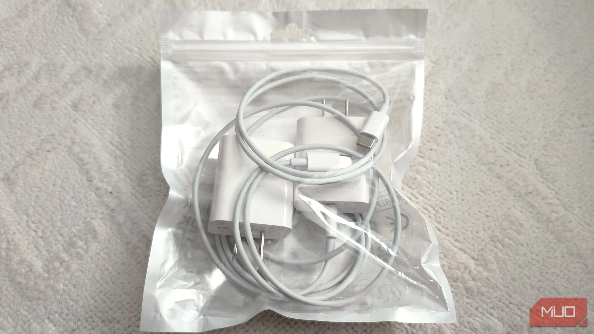 Bộ đôi hub USB-C và cáp sạc chất lượng tốt từ Shein
