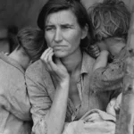 Bức ảnh biểu tượng do Dorothea Lange chụp, mô tả một người mẹ ôm các con trong thời kỳ Đại Suy Thoái.