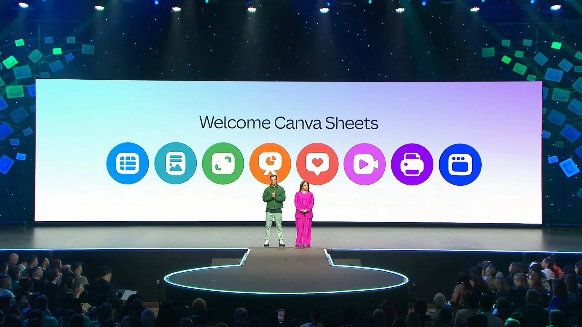 Các diễn giả giới thiệu tính năng Canva Sheets mới tại Canva Create