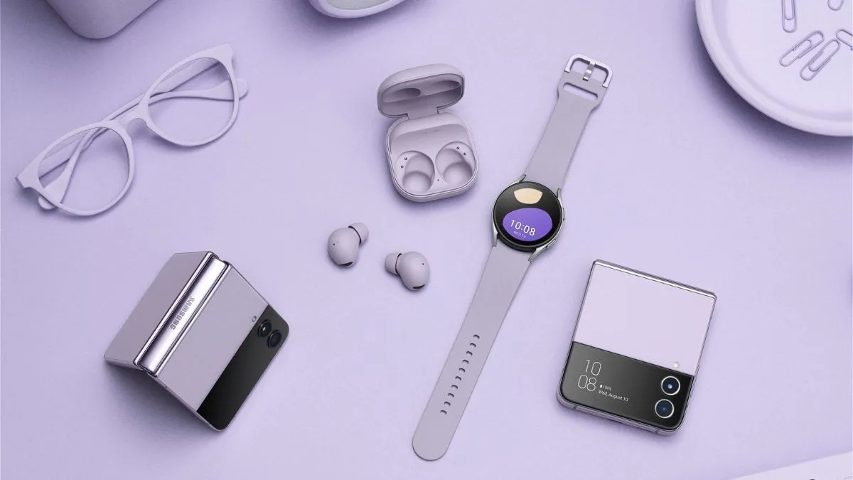 Các thiết bị hệ sinh thái Samsung: Galaxy Z Flip4, Galaxy Watch5 Pro và Galaxy Buds2 Pro.