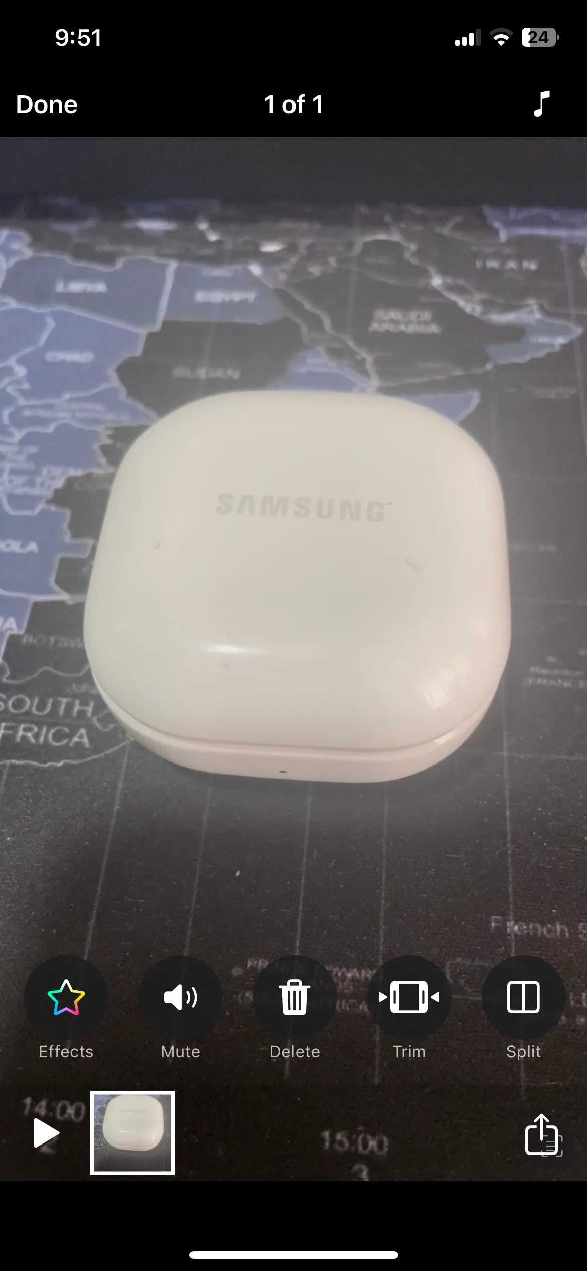 Các tùy chọn chỉnh sửa video sáng tạo như hiệu ứng, sticker và bộ lọc trong ứng dụng Clips của Apple trên iPhone