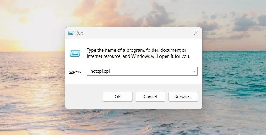 Cách mở Internet Options bằng lệnh Run trên Windows 11