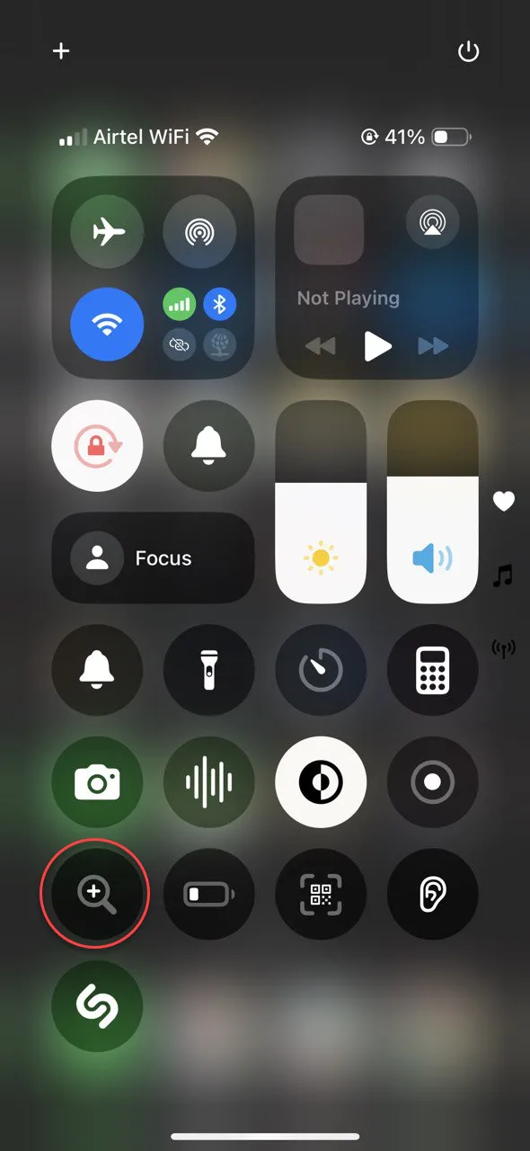 Cách mở và truy cập ứng dụng Kính lúp trên iPhone để sử dụng các tính năng phóng đại