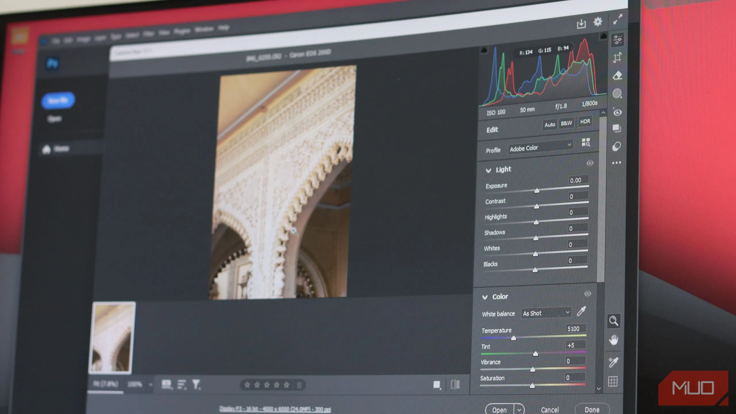 Cài đặt Adobe Camera Raw trong Photoshop hiển thị các tùy chọn chỉnh sửa ảnh RAW chuyên nghiệp