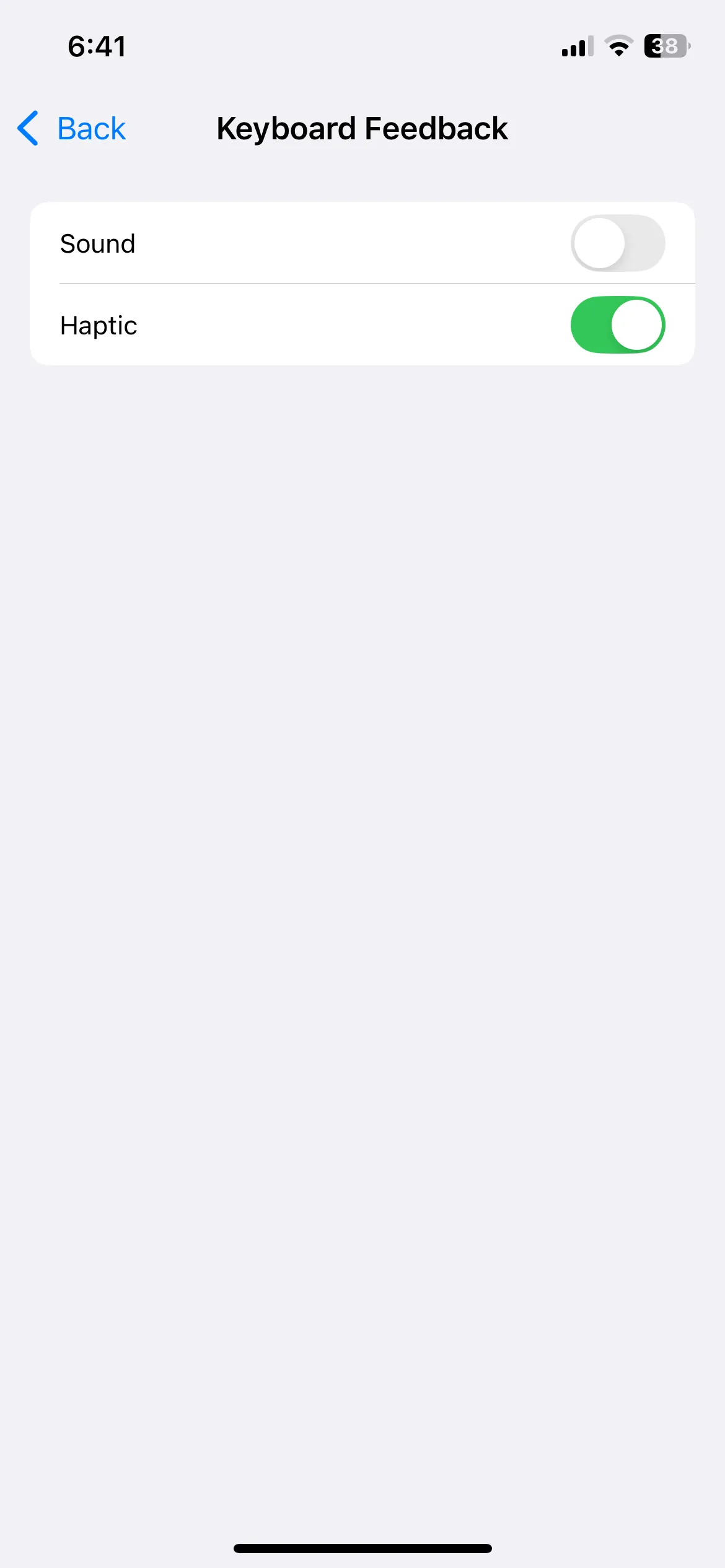 Cài đặt phản hồi bàn phím trên iPhone, cho phép tắt âm thanh và cảm ứng.