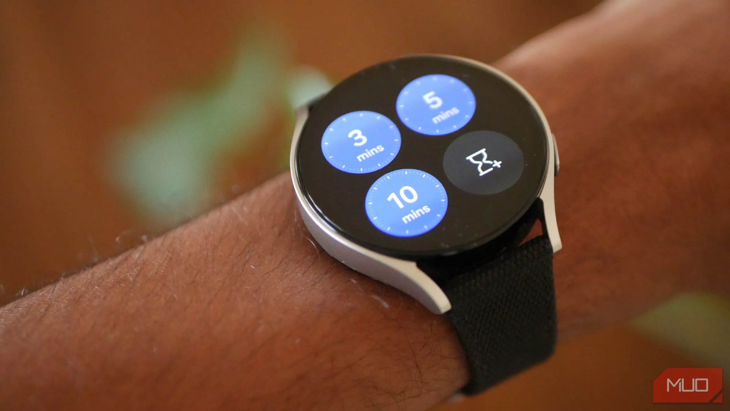 Cài đặt sẵn thời gian trên ứng dụng hẹn giờ của Samsung Galaxy Watch 6, tiện lợi cho các khoảng nghỉ ngắn.