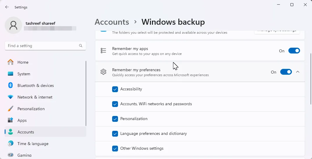 Cài đặt sao lưu Windows 11, hiển thị tùy chọn sao lưu cài đặt và dữ liệu qua tài khoản Microsoft.