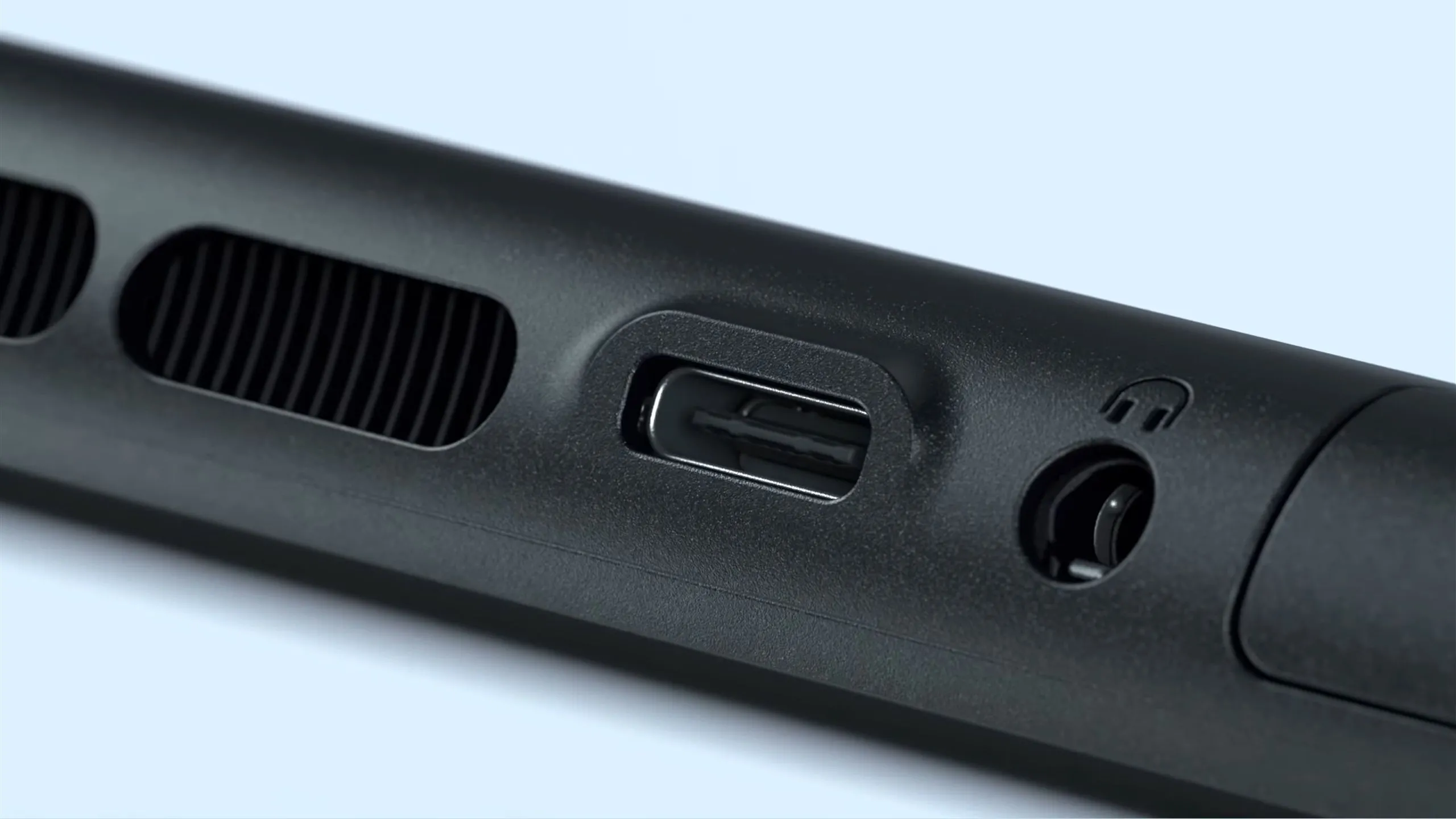 Cận cảnh cổng USB-C thứ hai trên đỉnh máy Nintendo Switch 2