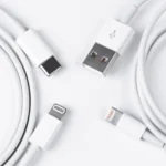 Cáp sạc USB-C đang dần phổ biến nhưng cổng USB-A vẫn cần thiết cho chuyến bay dài.