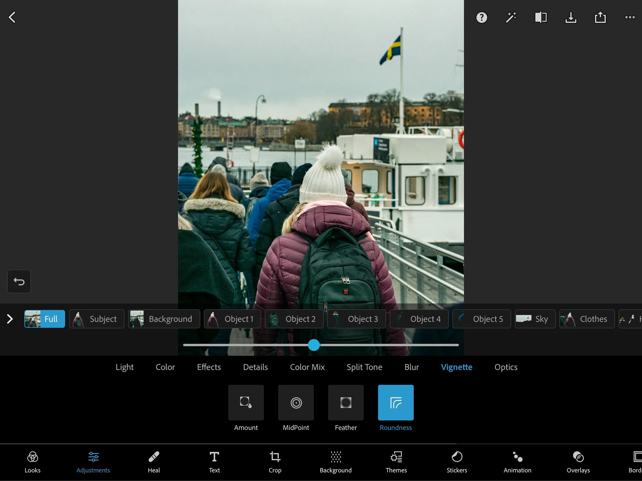 Chỉnh sửa từng đối tượng cụ thể trong hình ảnh bằng Photoshop Express trên iPad