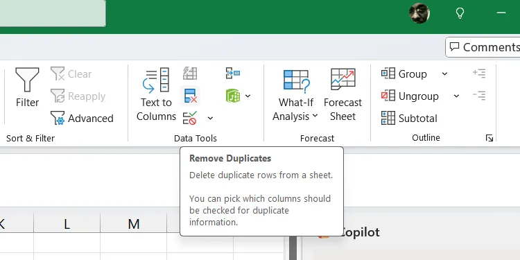 Chọn công cụ Remove Duplicates trong tab Data của Excel