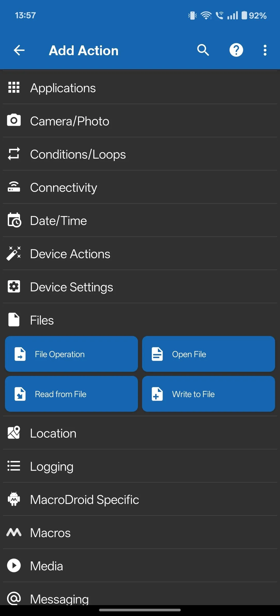 Chọn hành động &quot;Thao tác Tệp&quot; (File Operation) trong danh sách các hành động của MacroDroid.