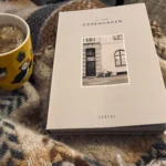 Chụp ảnh không gian phòng khách ấm cúng buổi chiều