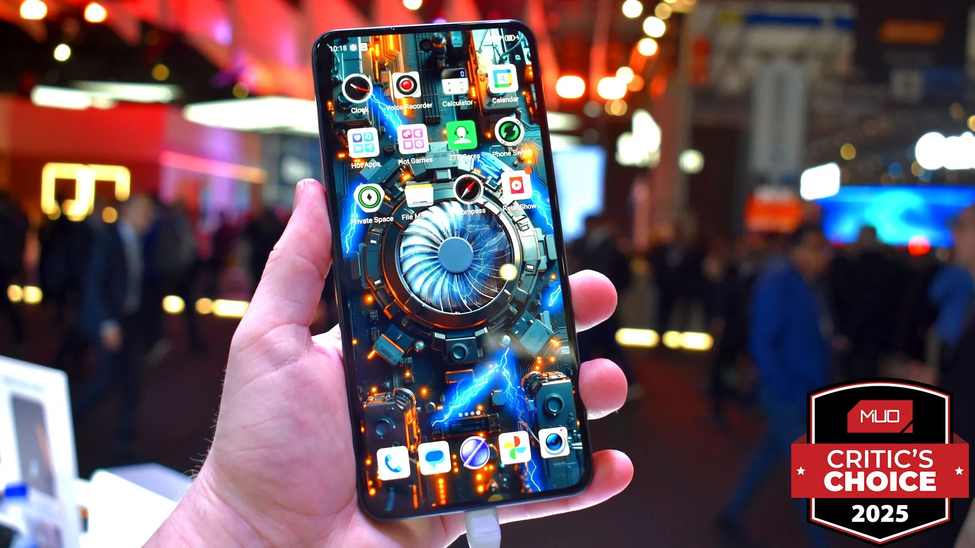 Điện thoại gaming Nubia Neo 3 GT 5G nhìn từ mặt trước tại MWC 2025.