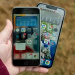 Điện thoại iPhone SE 2022 và một iPhone mới chuẩn bị chuyển dữ liệu bằng Quick Start.