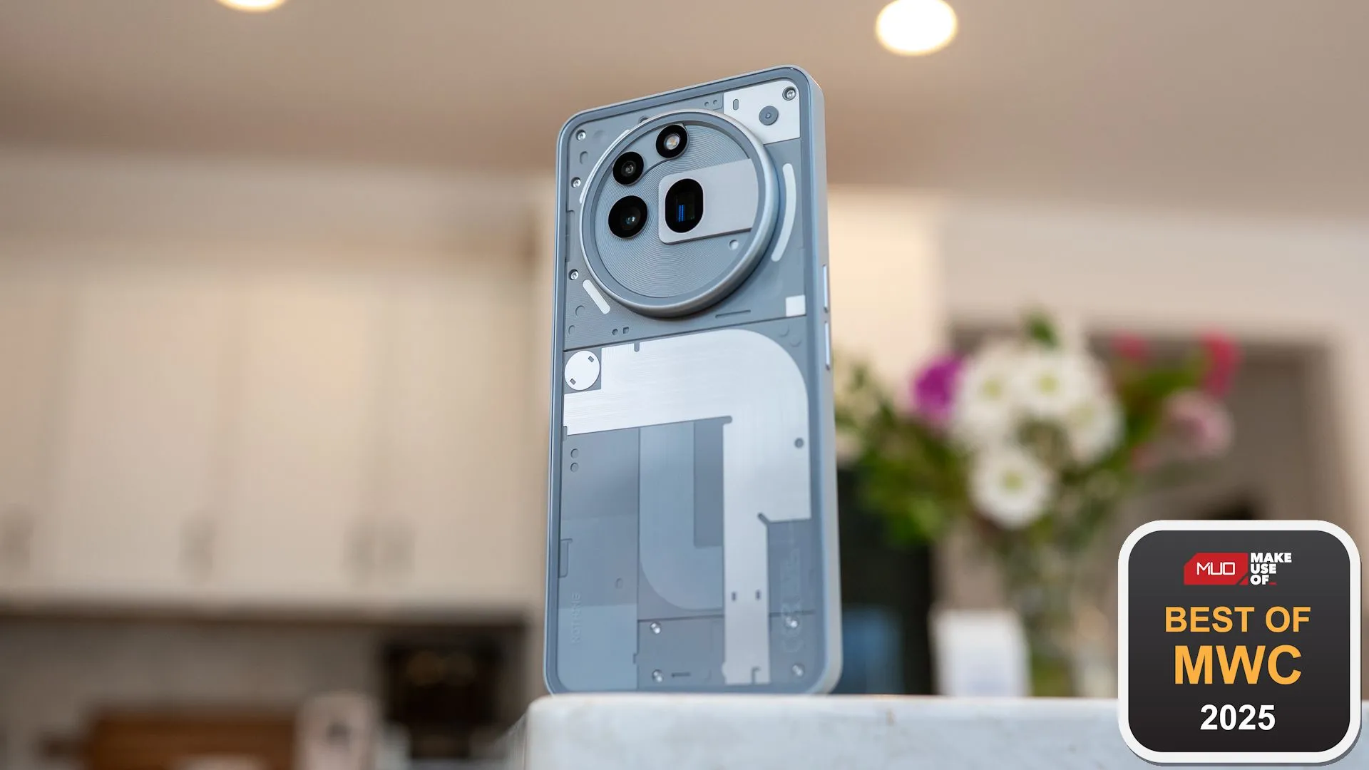 Điện thoại Nothing Phone (3a) Pro tại MWC 2025 cùng giải thưởng