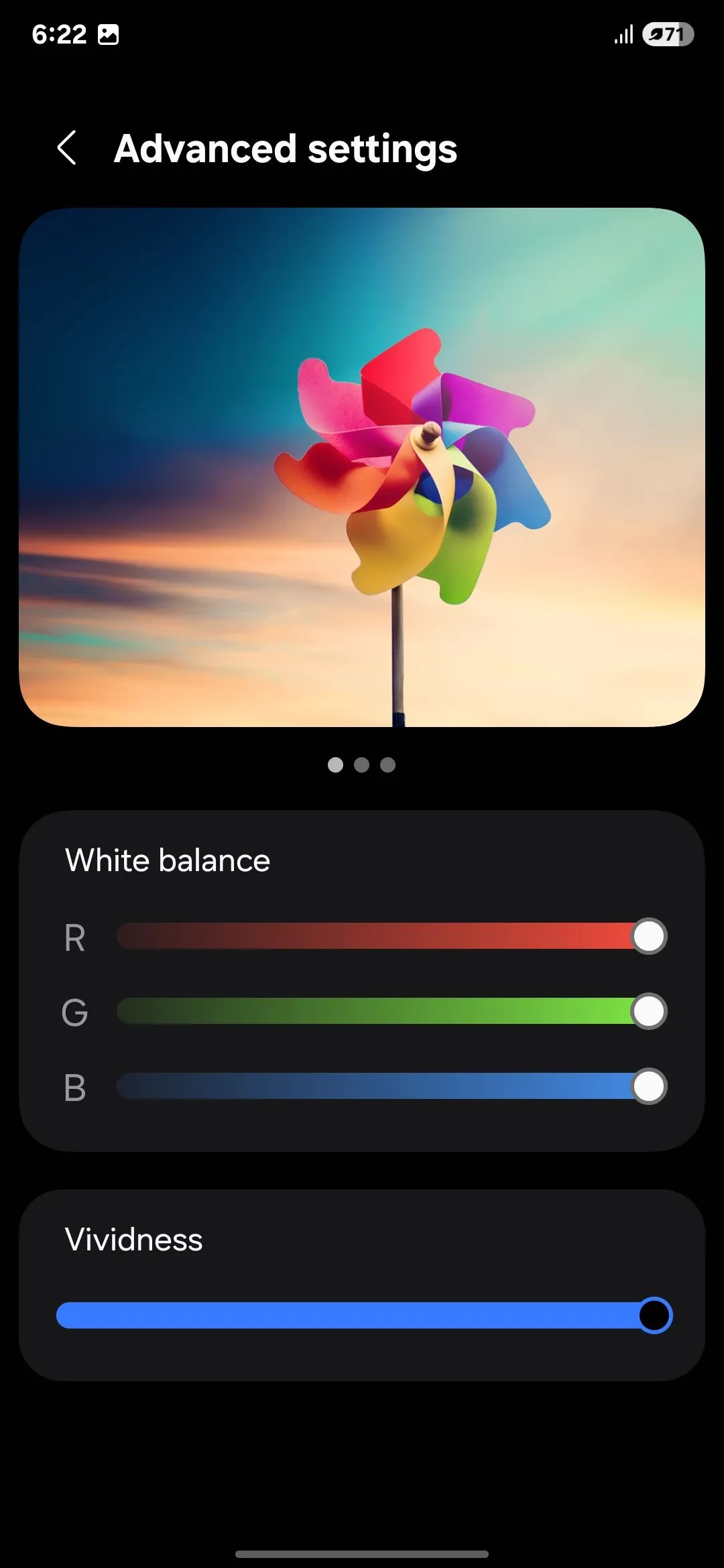 Điều chỉnh cân bằng trắng trong cài đặt hiển thị của Samsung One UI 7