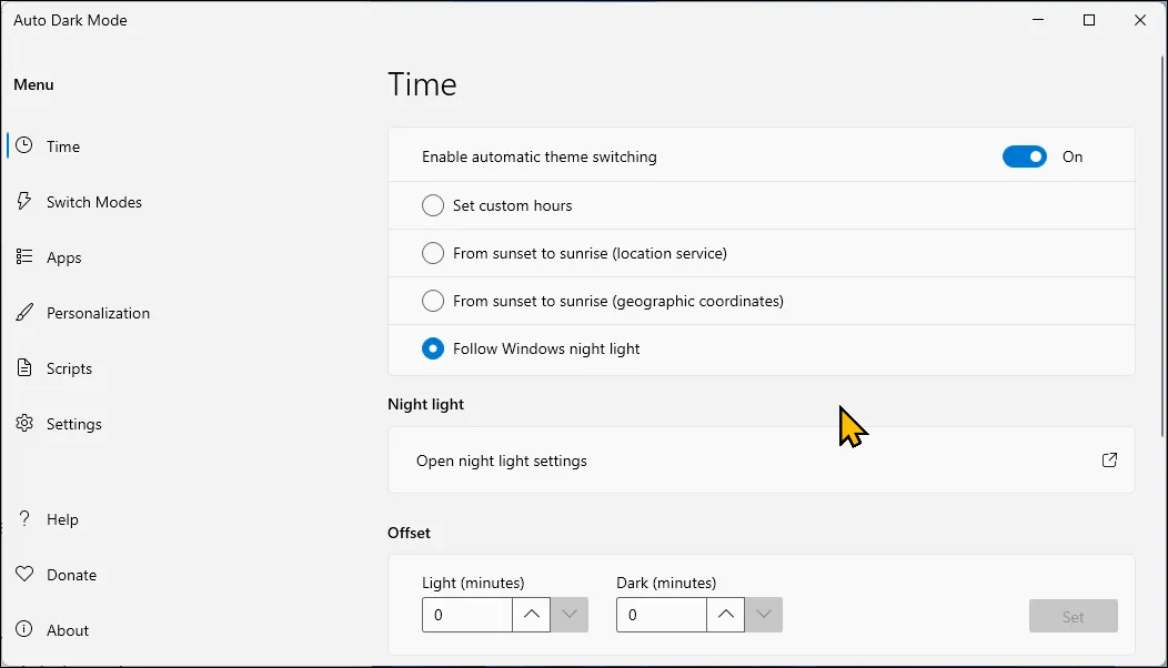 Giao diện Auto Dark Mode trên Windows 11 với tùy chọn cài đặt thời gian chuyển đổi