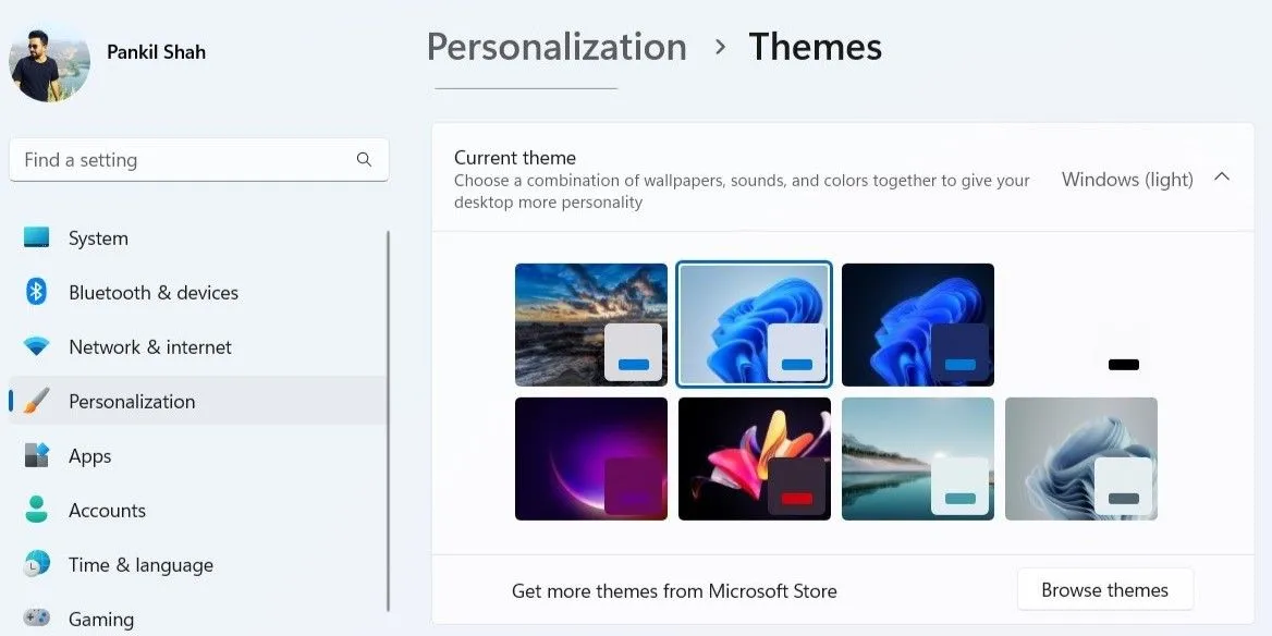 Giao diện cài đặt thay đổi chủ đề (Theme) của Windows 11 để cá nhân hóa