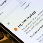 Giao diện chatbot AI Rufus của Amazon trên màn hình điện thoại thông minh