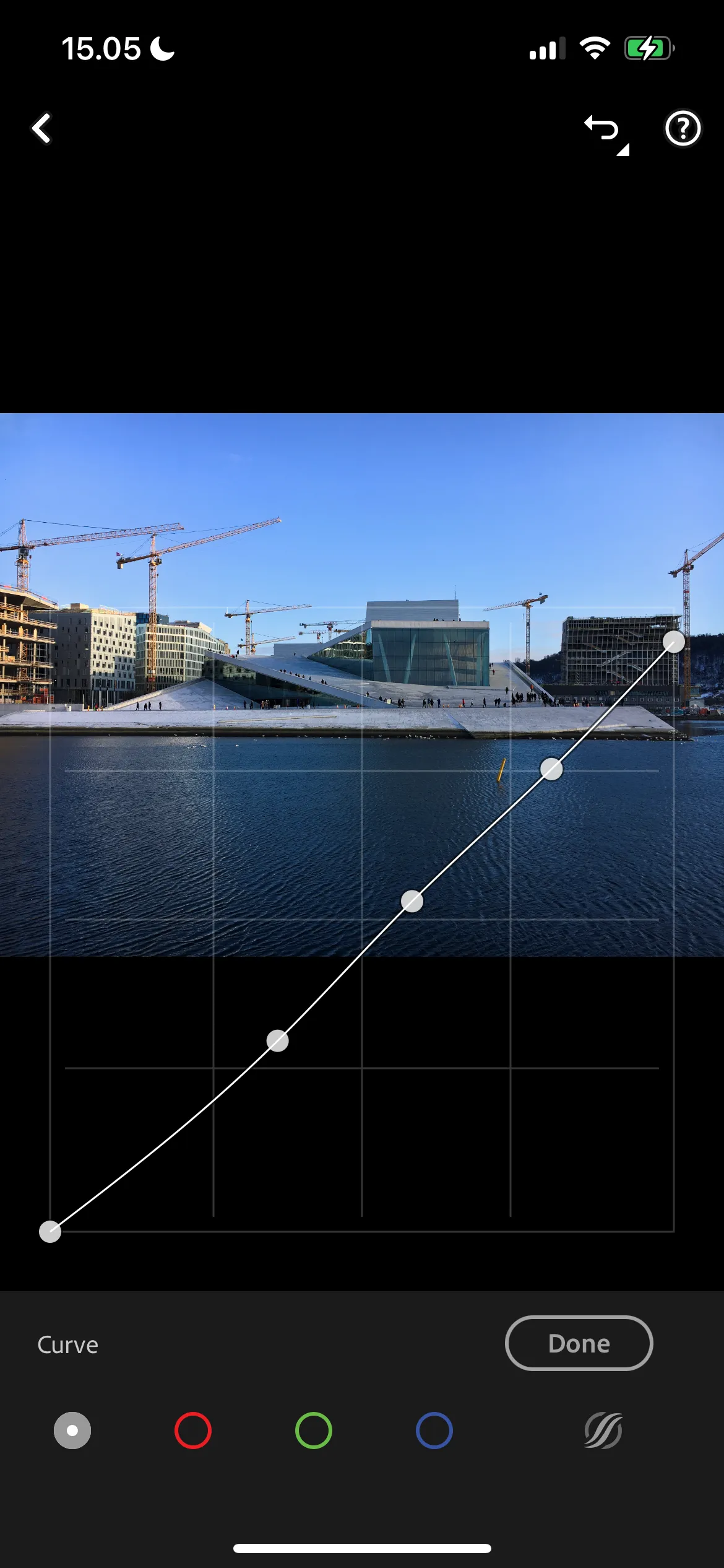 Giao diện chỉnh sửa Tone Curves trong ứng dụng Lightroom mobile