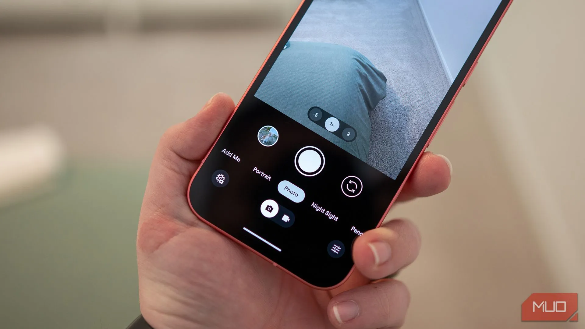 Giao diện điều khiển camera trên Google Pixel 9a với các tính năng chụp ảnh và chỉnh sửa AI.