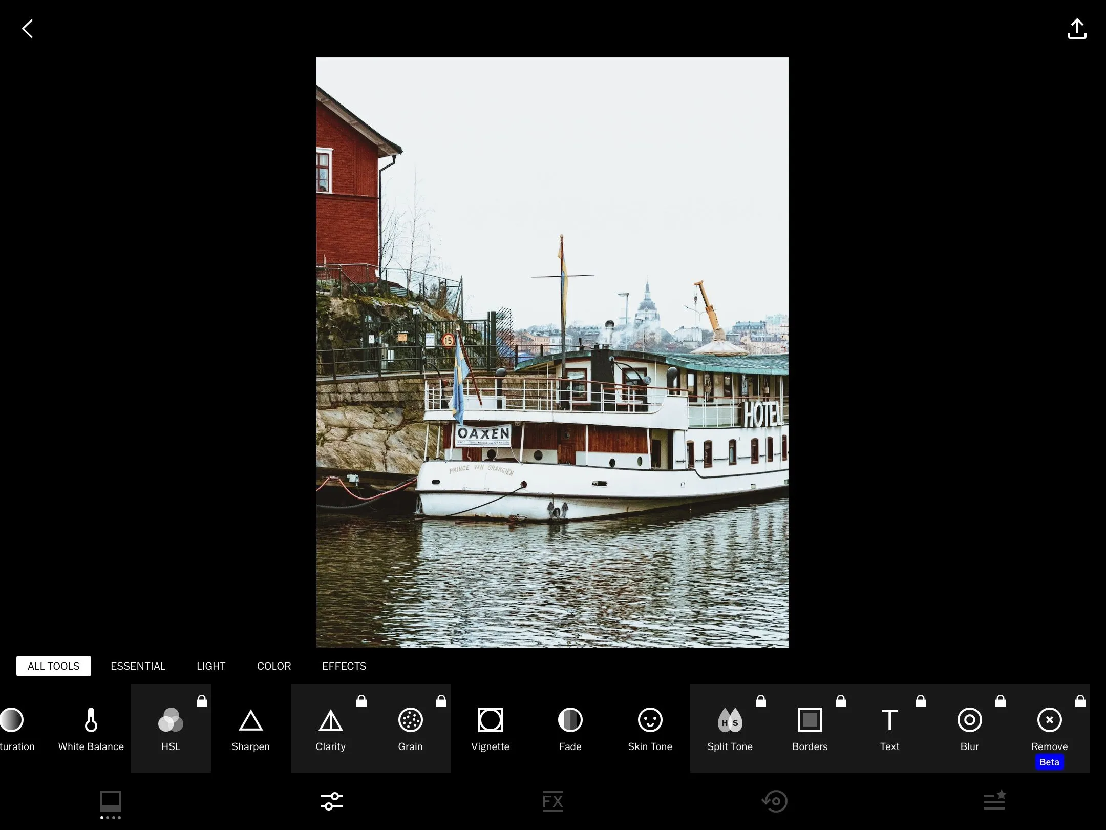 Giao diện hiển thị danh sách các tính năng chỉnh sửa ảnh trong ứng dụng VSCO trên iPad
