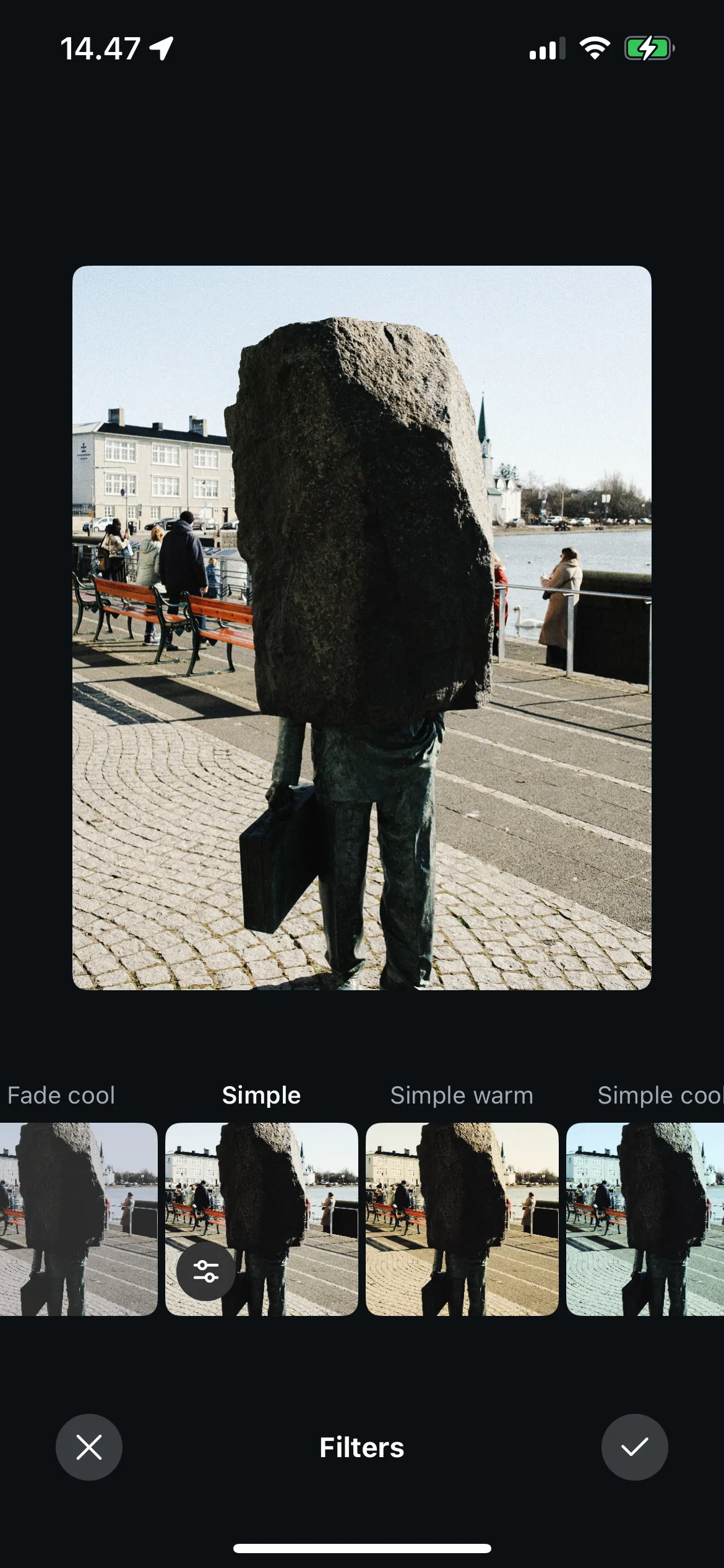 Giao diện Instagram với filter Simple được áp dụng, làm tăng độ tương phản và độ sáng nhẹ nhàng cho ảnh