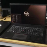 Giao diện Linux Mint trên laptop ThinkPad, minh họa môi trường làm việc khi chạy dual-boot