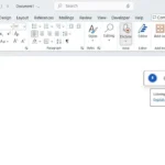 Giao diện Microsoft Word với thanh công cụ Dictation đang hoạt động