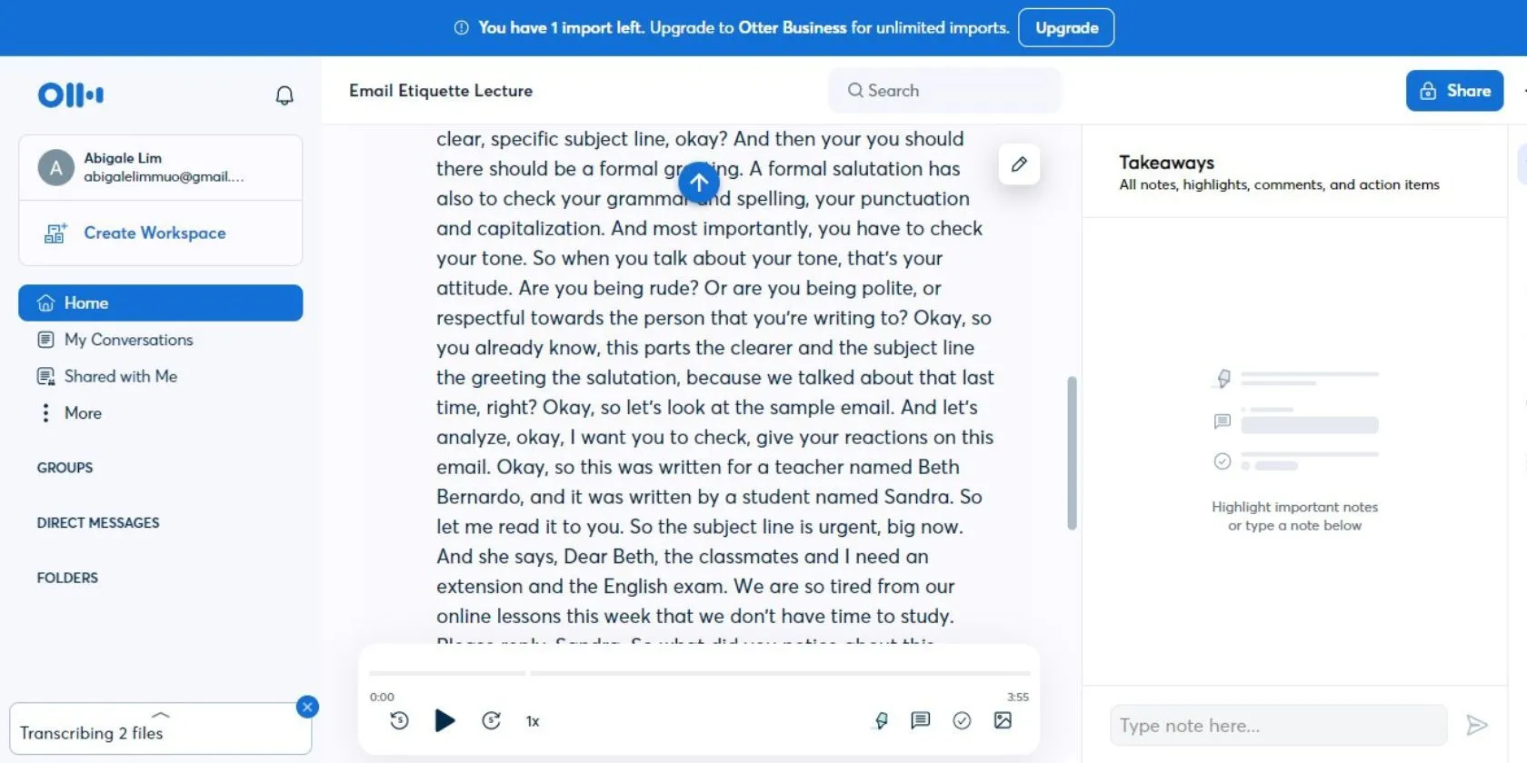Giao diện Otter.ai hiển thị mẫu phiên âm cuộc họp từ video