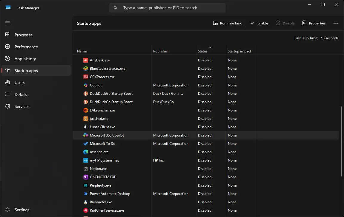 Giao diện Quản lý Tác vụ (Task Manager) hiển thị mục Ứng dụng khởi động (Startup apps) để tắt ứng dụng nền của Microsoft Store.