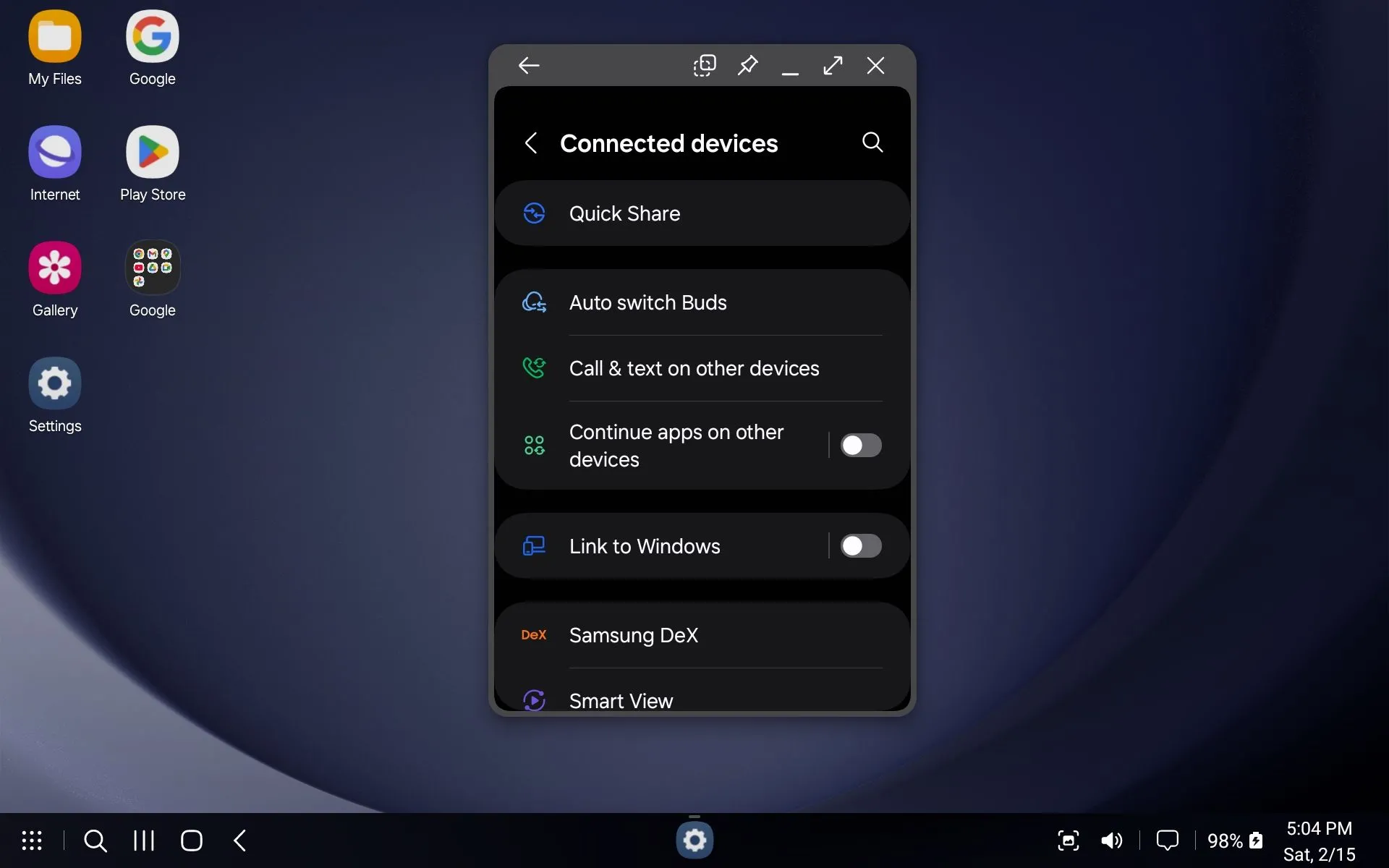 Giao diện Samsung DeX với menu Cài đặt đang mở trên màn hình lớn