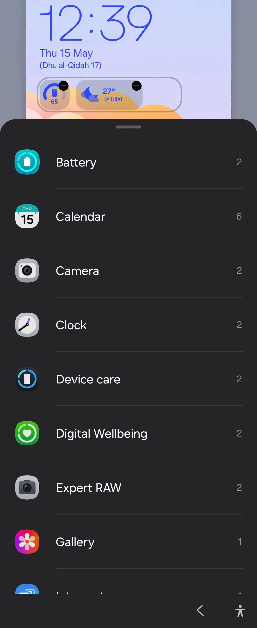 Giao diện thêm widget mini trên màn hình khóa của Samsung Galaxy Z Flip 6 sau khi cập nhật One UI 7