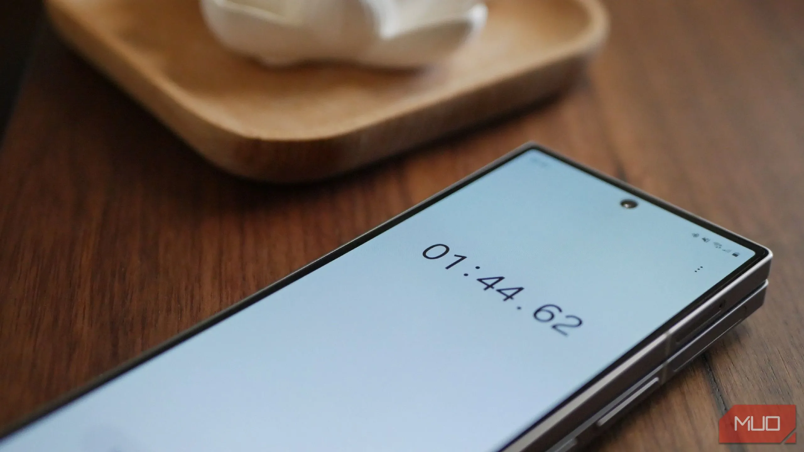 Giao diện tính năng đồng hồ bấm giờ trên Samsung Galaxy Z Fold 6 hỗ trợ theo dõi thời gian cho các dự án lớn.