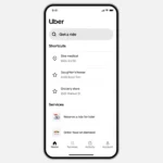 Giao diện Uber đơn giản hóa với chữ lớn hơn và ít nút bấm hơn, minh họa cho trải nghiệm thân thiện người dùng.