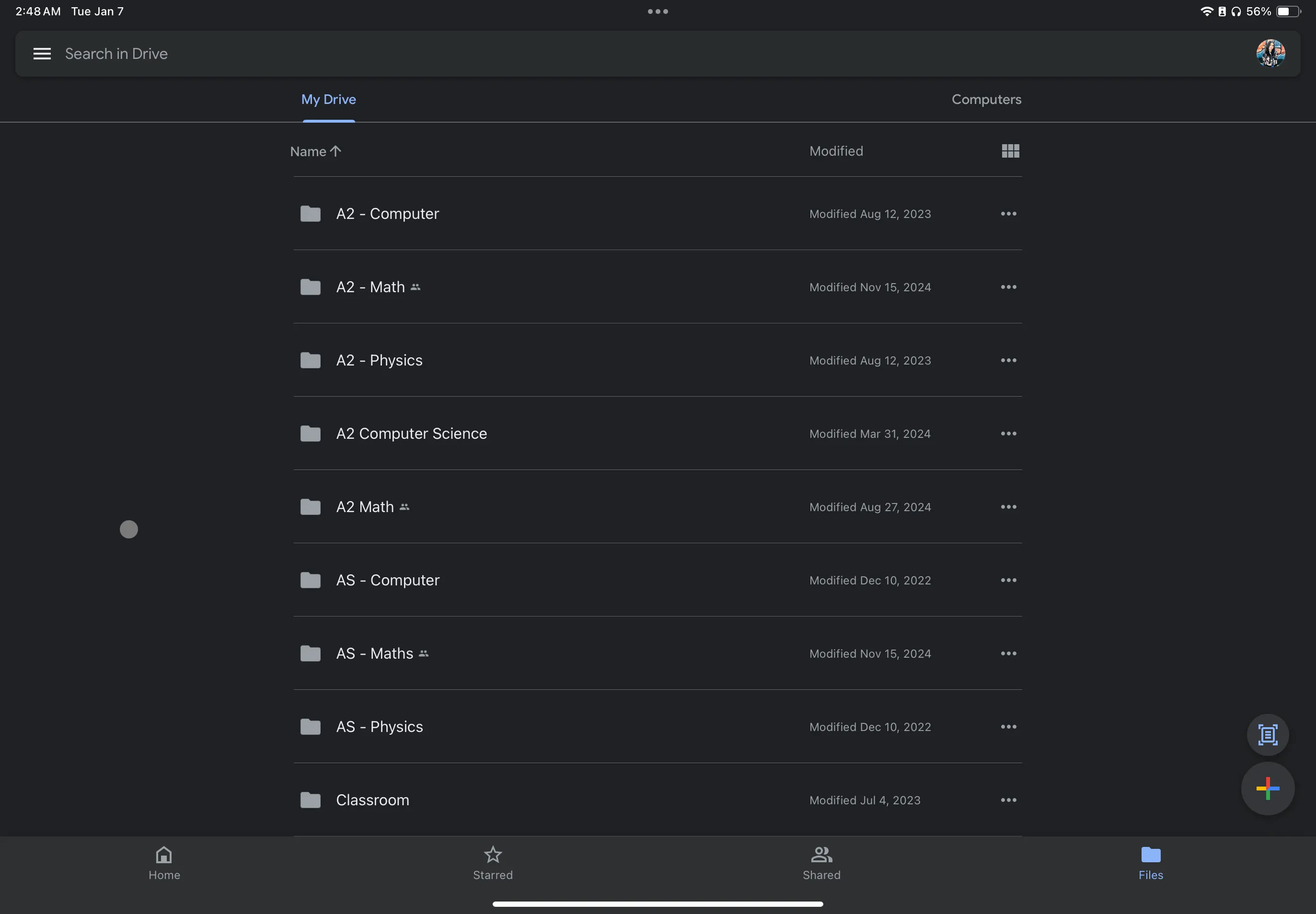 Giao diện ứng dụng Google Drive trên iPad hiển thị các thư mục tài liệu