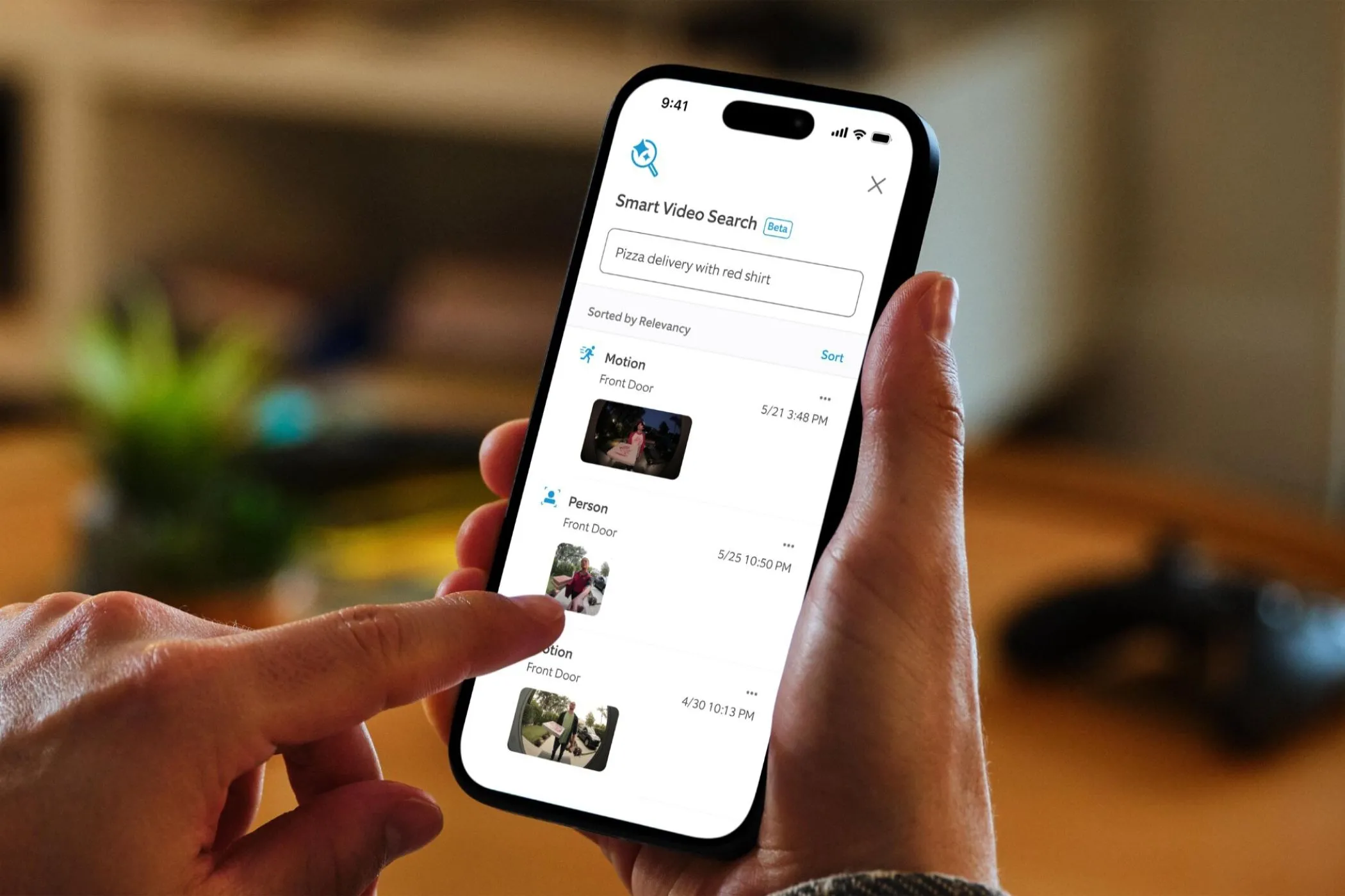 Giao diện ứng dụng Ring hiển thị tính năng tìm kiếm video thông minh giúp theo dõi gói hàng và chống trộm hiệu quả.