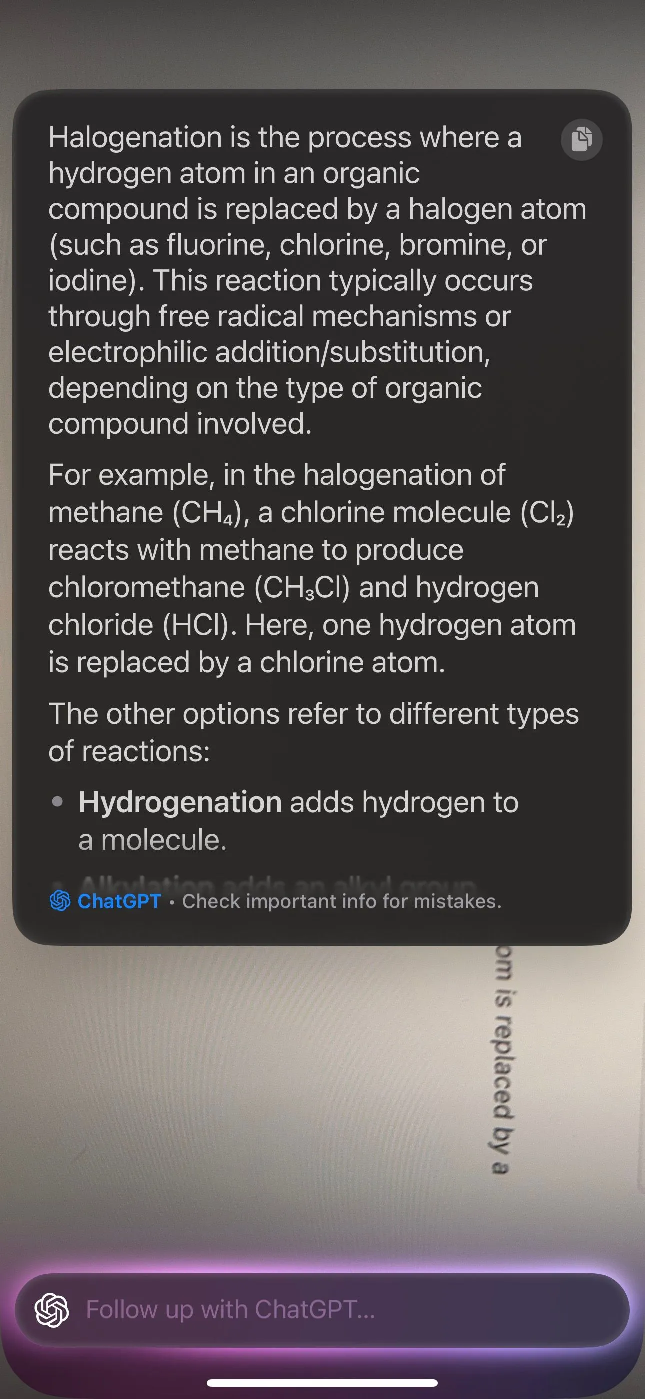 Giao diện Visual Intelligence trên iPhone 15 Pro trả lời một câu hỏi trắc nghiệm.