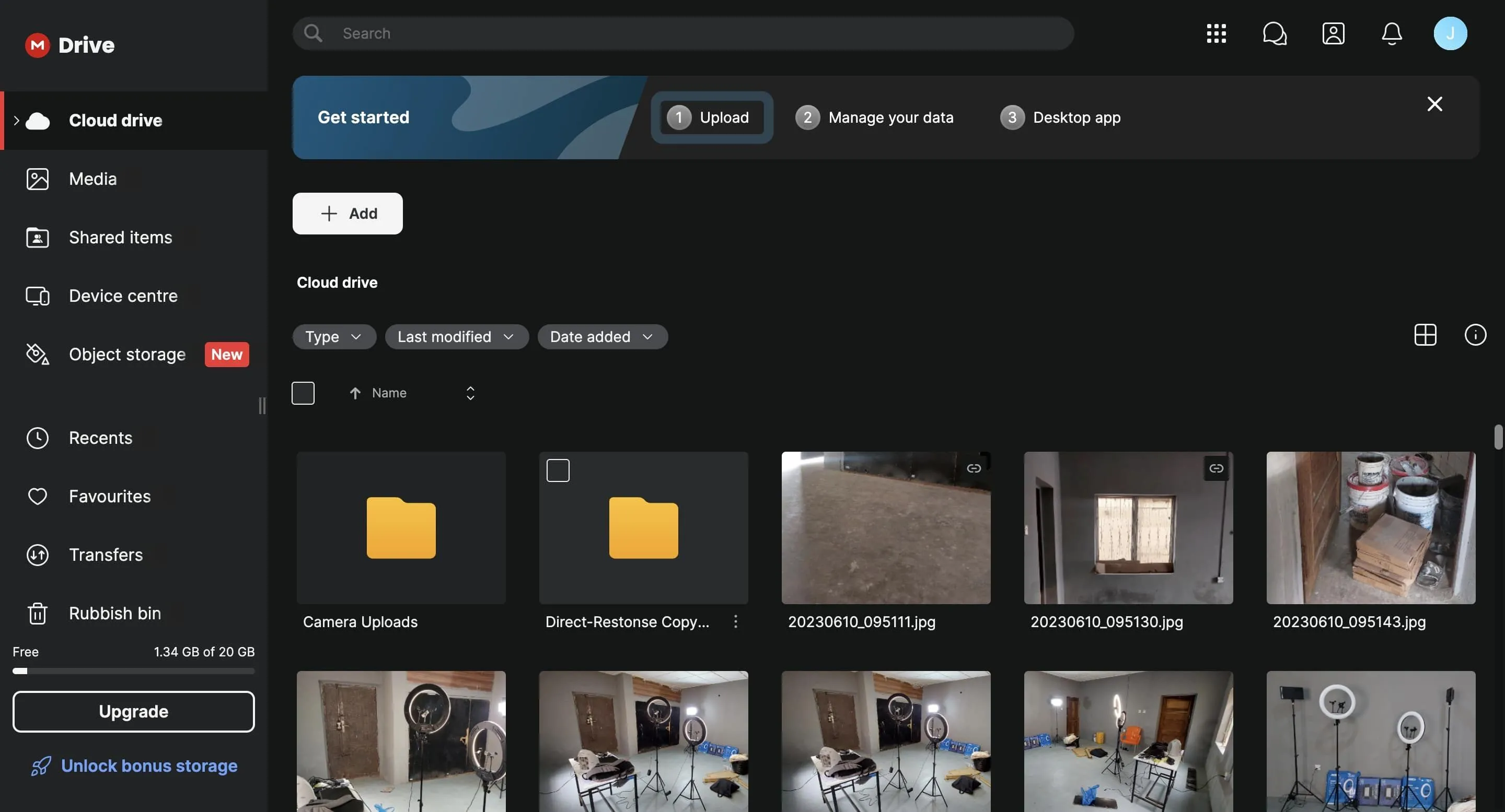 Giao diện web của Mega hiển thị các tệp đã tải lên, thể hiện sự sắp xếp gọn gàng và dễ quản lý