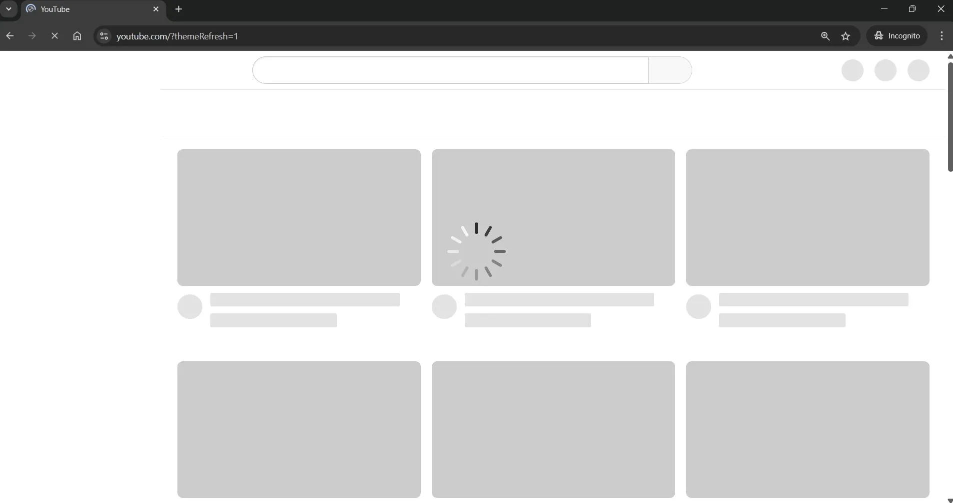 Giao diện YouTube hiển thị độ trễ khi tải video và trang web
