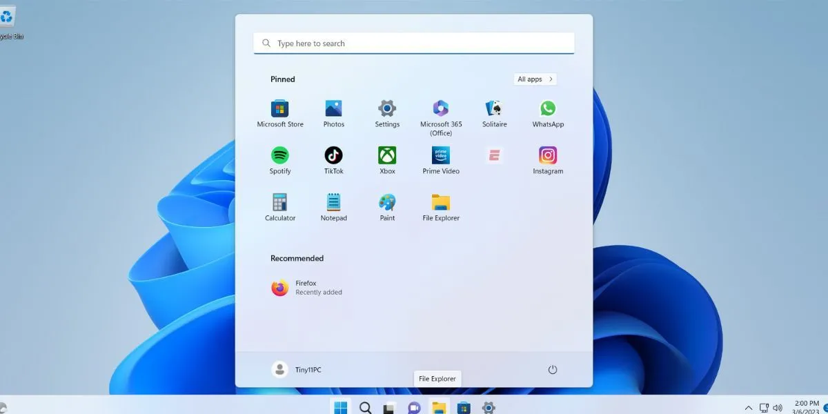Hệ điều hành Tiny11 giao diện desktop tối giản