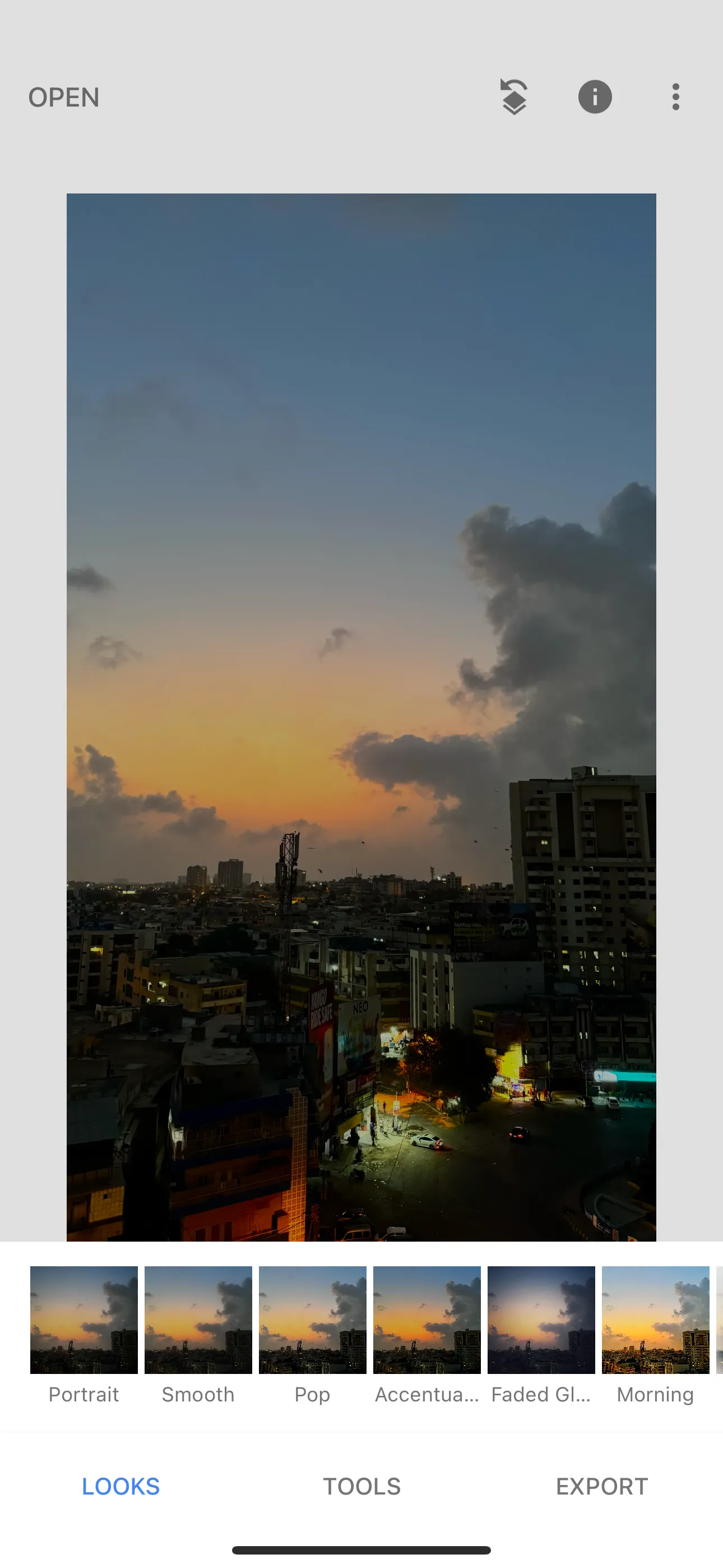 Hình ảnh được mở trong trình chỉnh sửa Google Snapseed